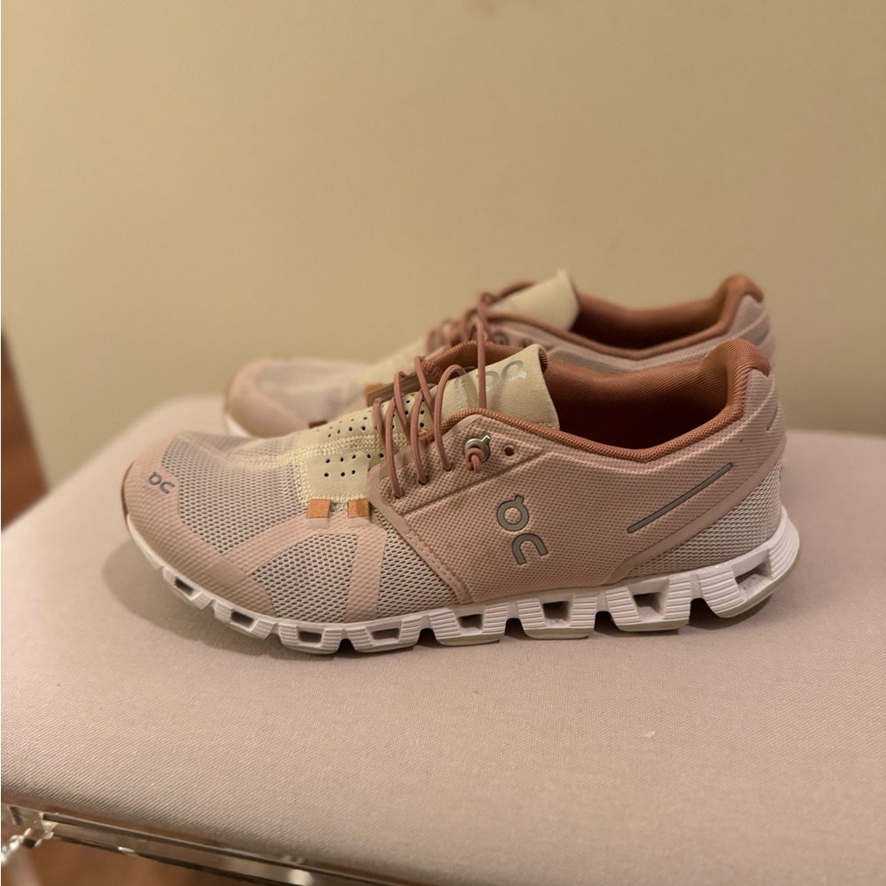 On Running Sand and Brown Sneakers - Picture 2 of 6